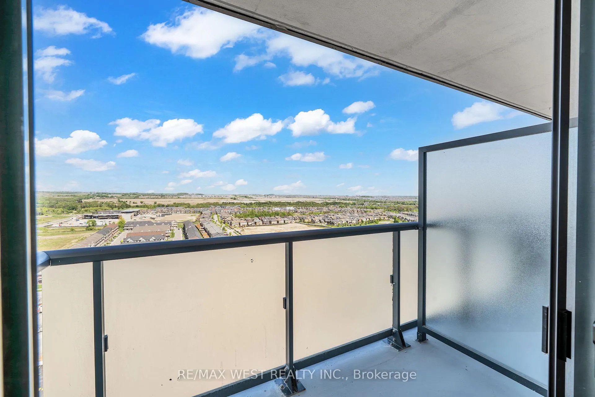 Photo 17 of Unit 2020, 2545 Simcoe Street N, Oshawa, Windfields — HOMEH