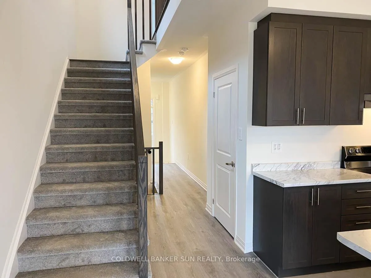Photo 3 of 69 Copperhill Heights, Barrie, Painswick South — HOMEH