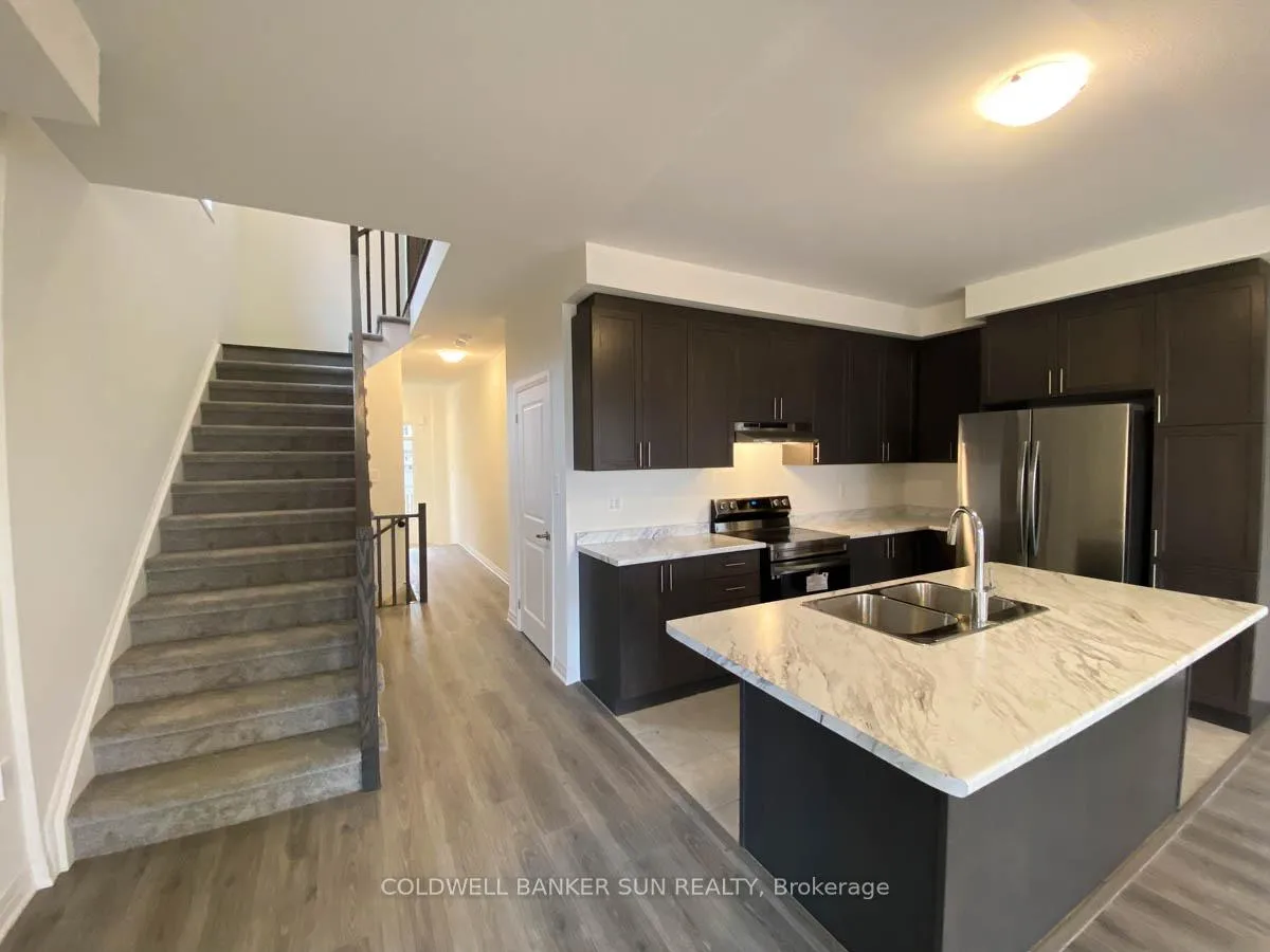 Photo 4 of 69 Copperhill Heights, Barrie, Painswick South — HOMEH
