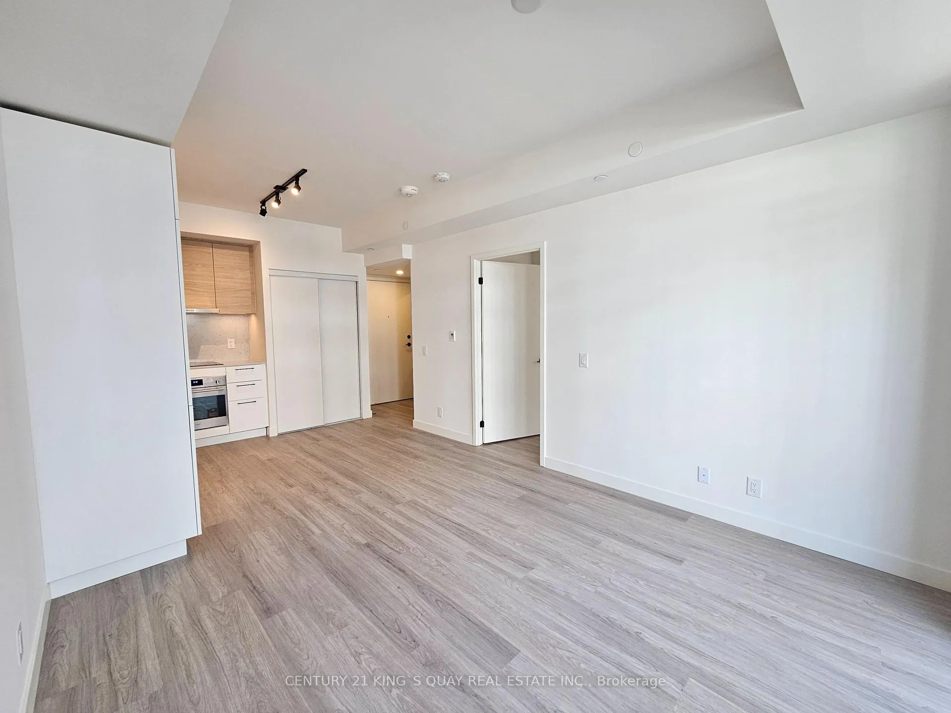 Photo 6 of Unit 404, 1050 Eastern Avenue, Toronto, The Beaches — HOMEH
