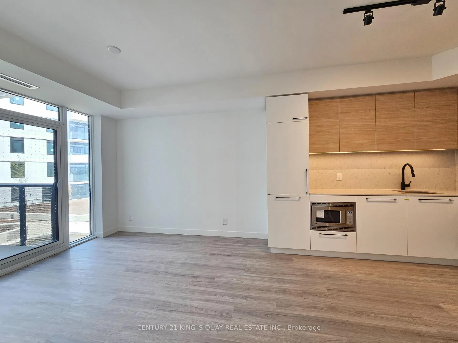 Photo 9 of Unit 404, 1050 Eastern Avenue, Toronto, The Beaches — HOMEH
