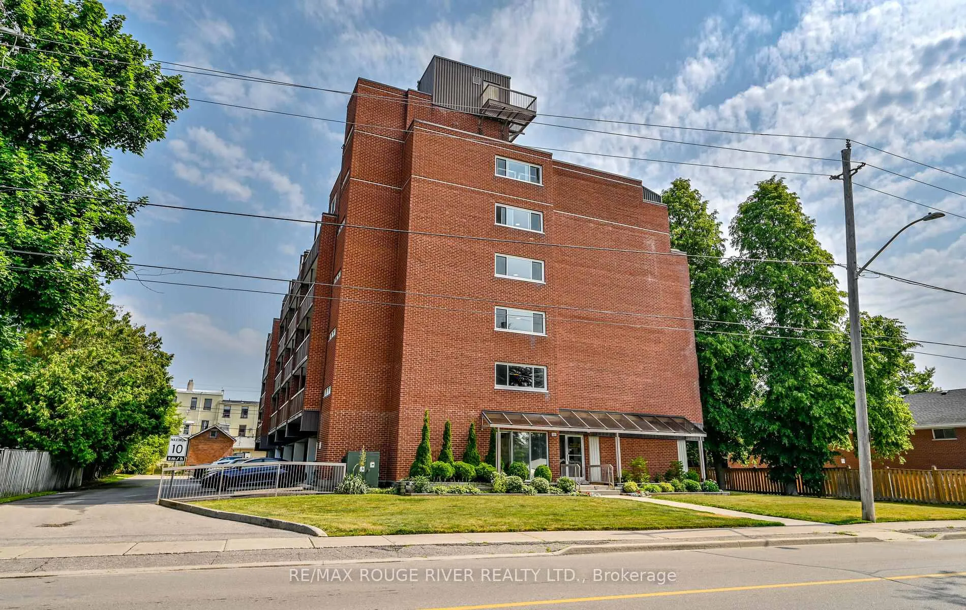 Photo 1 of Unit 402, 144 Queen Street, Clarington, Bowmanville — HOMEH