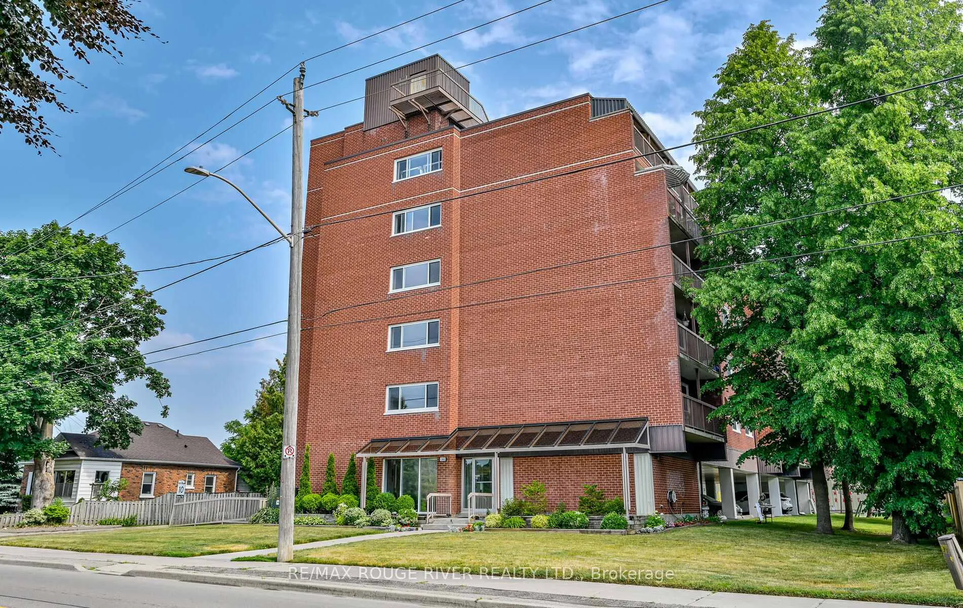 Photo 3 of Unit 402, 144 Queen Street, Clarington, Bowmanville — HOMEH