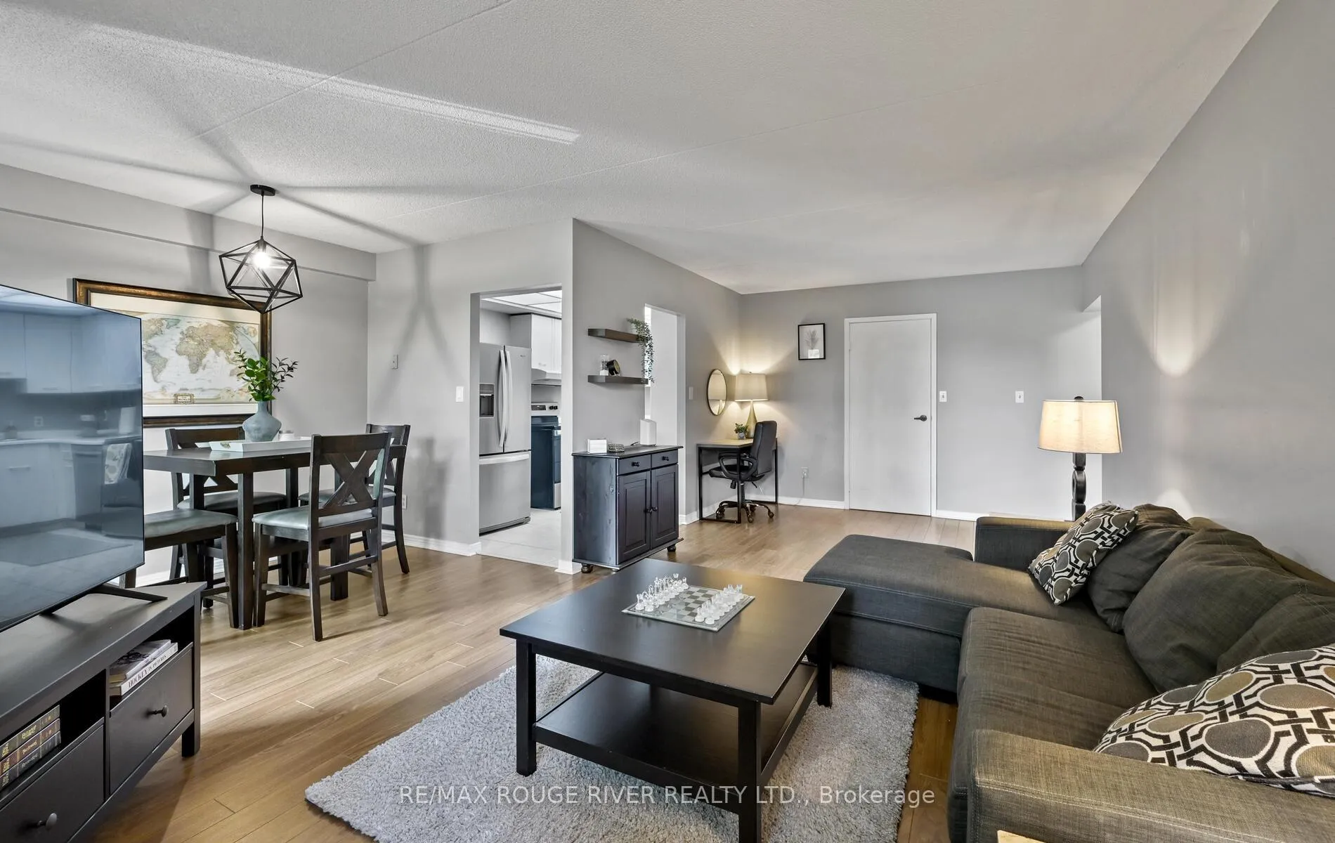 Photo 11 of Unit 402, 144 Queen Street, Clarington, Bowmanville — HOMEH