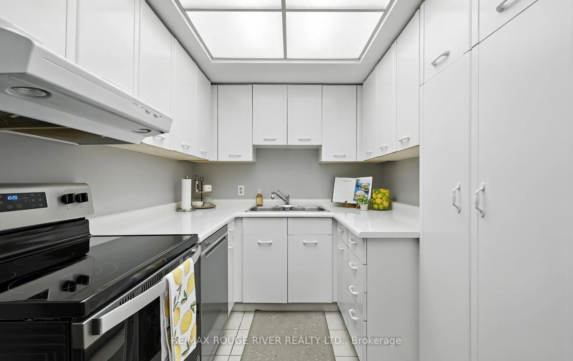 Photo 19 of Unit 402, 144 Queen Street, Clarington, Bowmanville — HOMEH