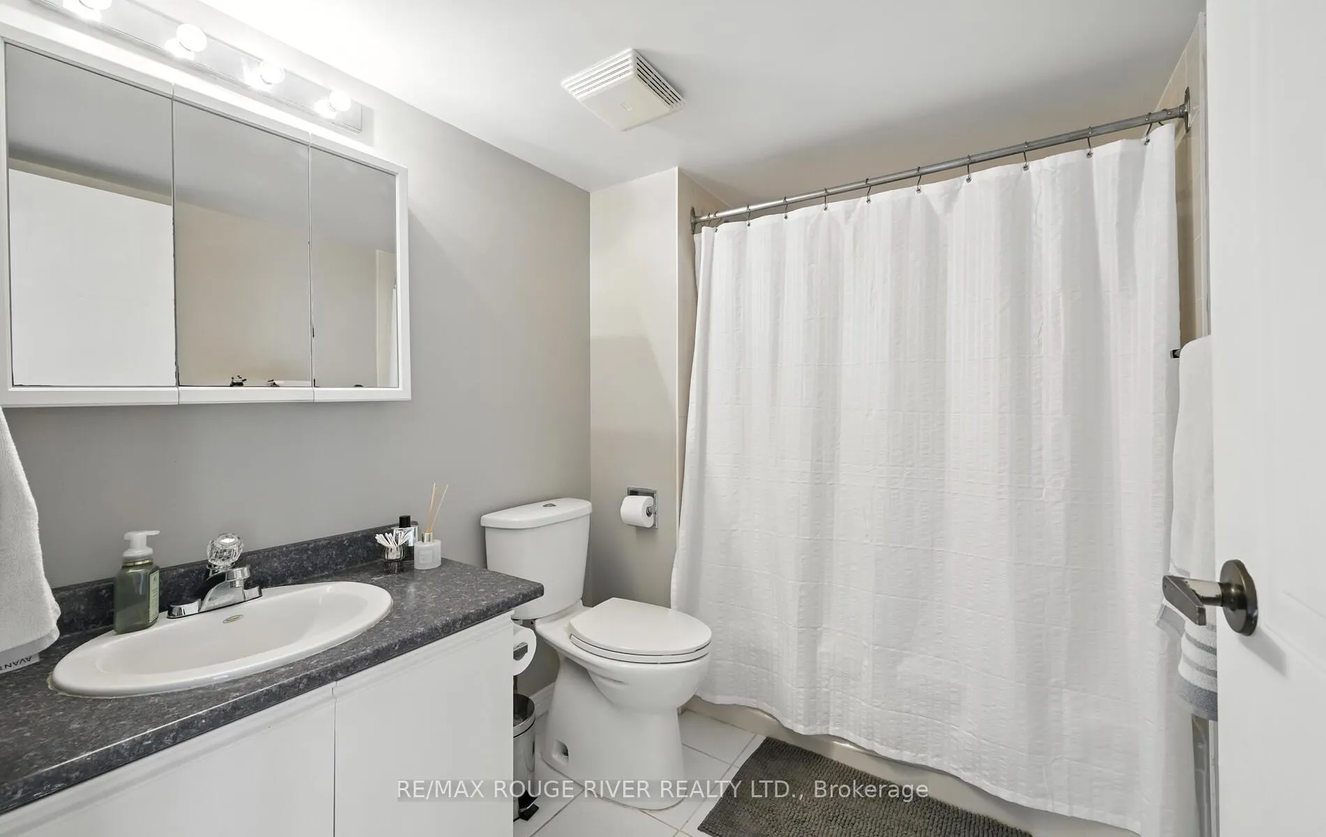 Photo 26 of Unit 402, 144 Queen Street, Clarington, Bowmanville — HOMEH