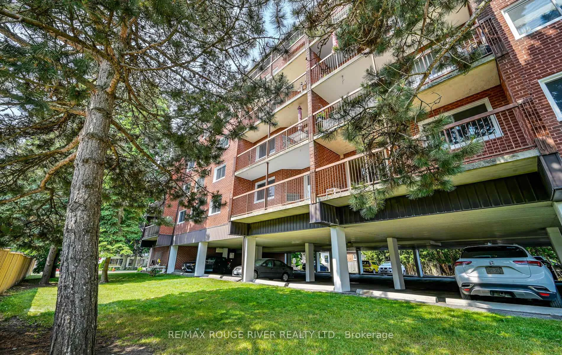 Photo 29 of Unit 402, 144 Queen Street, Clarington, Bowmanville — HOMEH