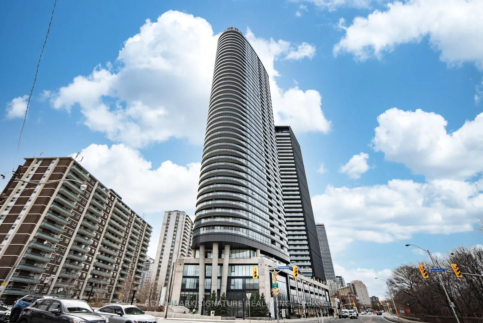 Front of Unit 2915, 585 Bloor Street E