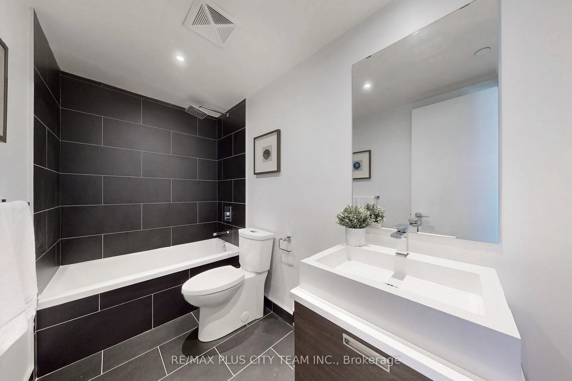 Photo 17 of Unit 412, 246 Logan Avenue, Toronto, South Riverdale — HOMEH