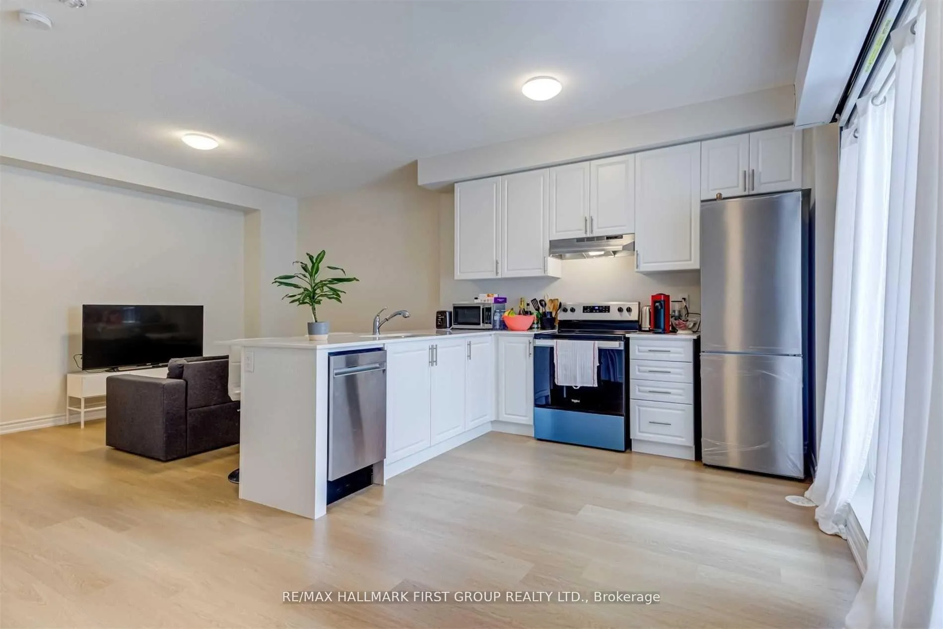 Photo 3 of 470 Beresford Path, Oshawa, Central — HOMEH