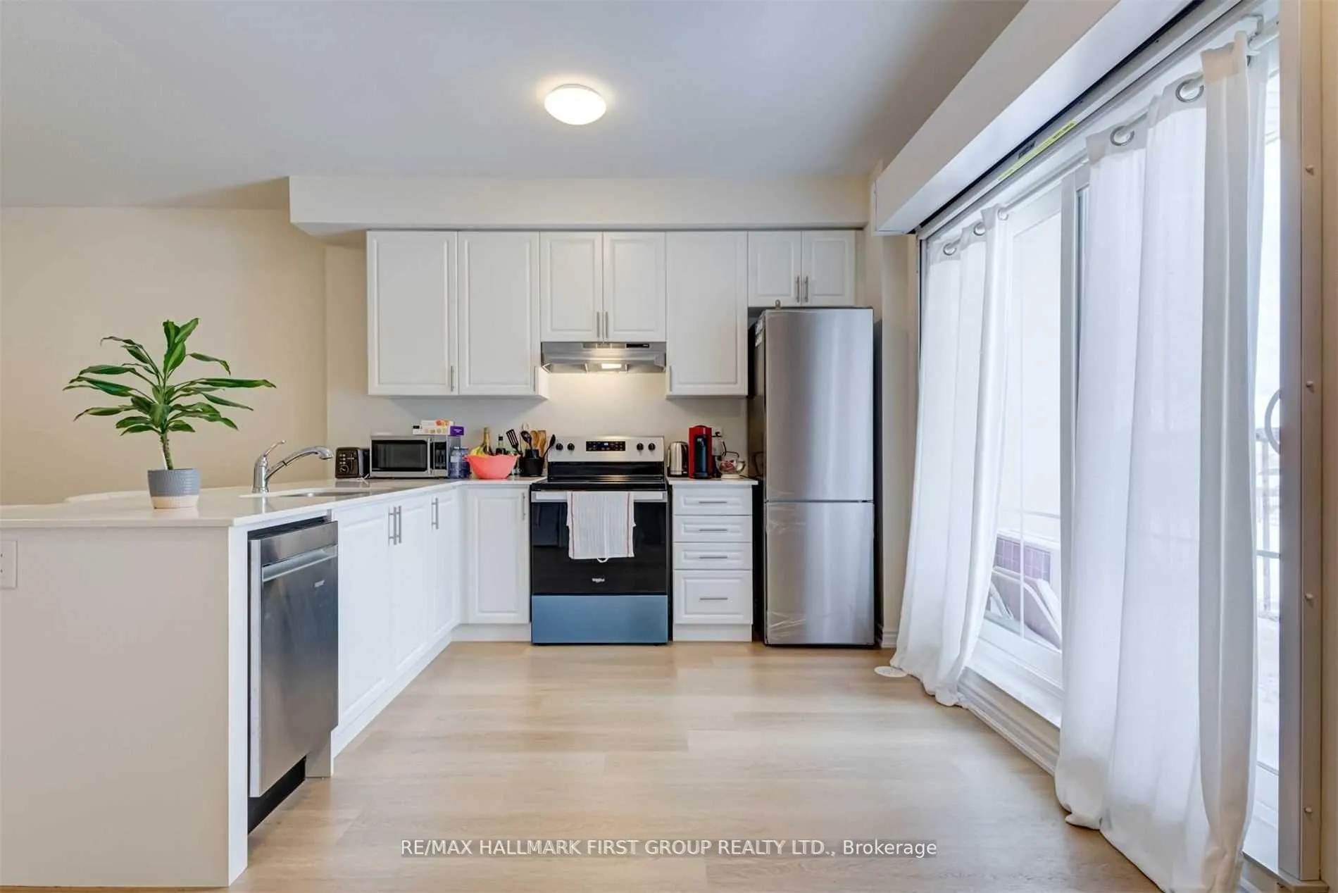 Photo 4 of 470 Beresford Path, Oshawa, Central — HOMEH