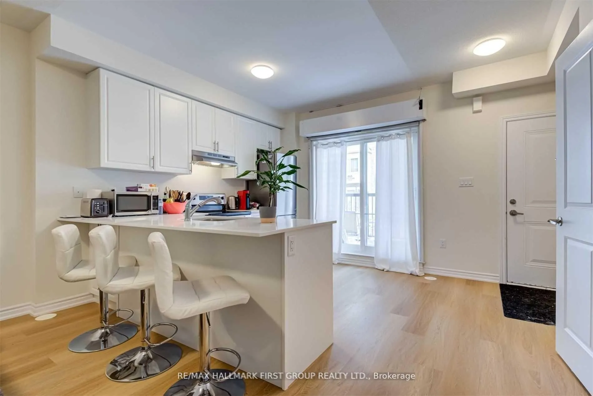 Photo 5 of 470 Beresford Path, Oshawa, Central — HOMEH