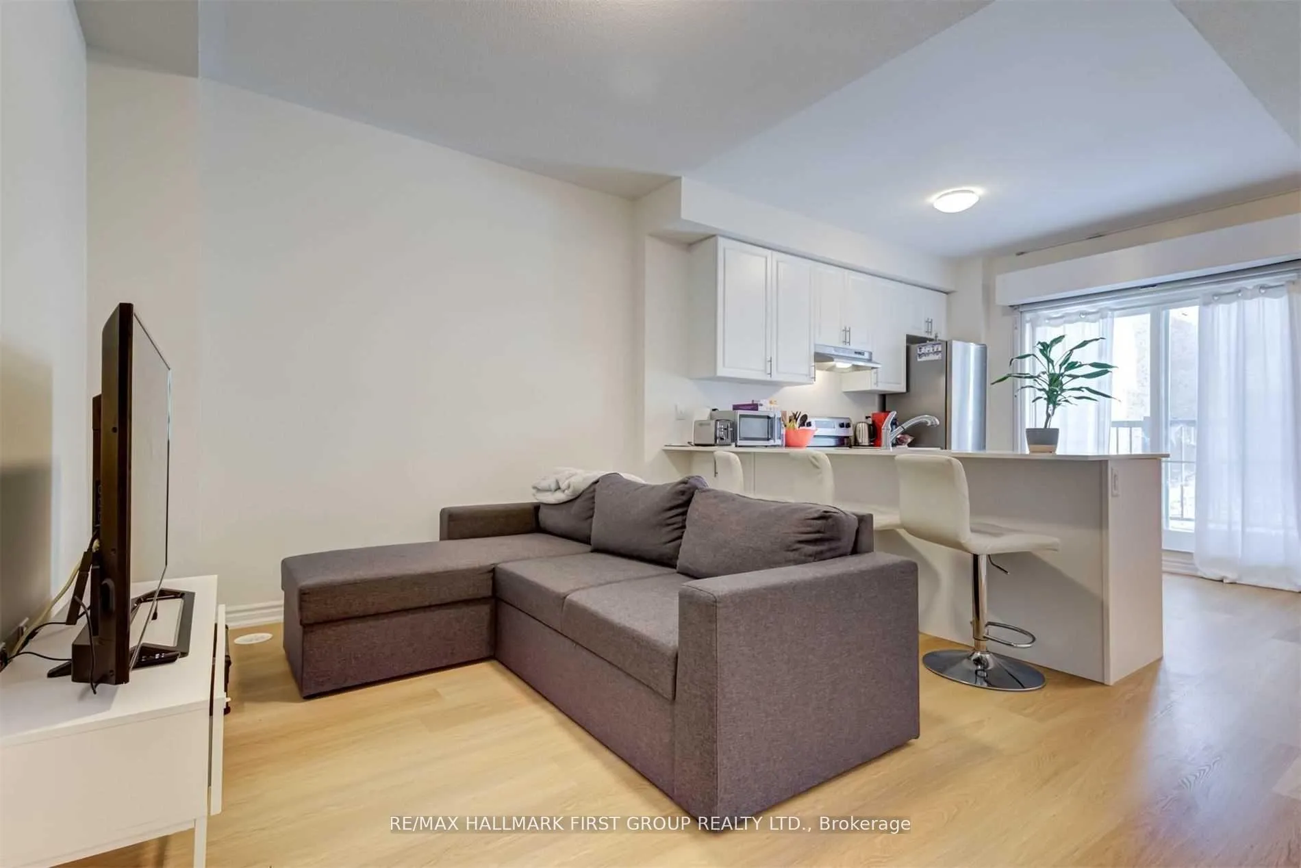 Photo 6 of 470 Beresford Path, Oshawa, Central — HOMEH