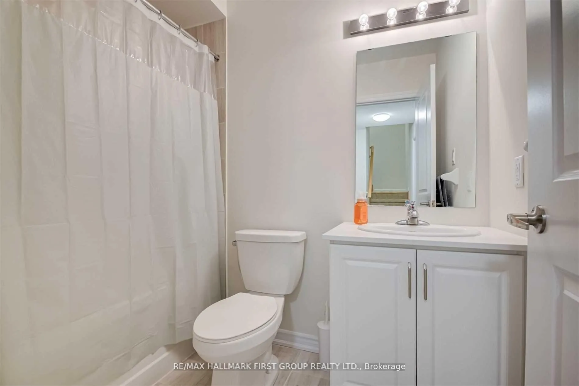 Photo 11 of 470 Beresford Path, Oshawa, Central — HOMEH