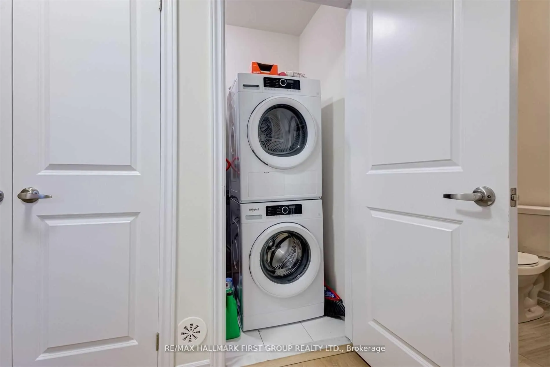 Photo 12 of 470 Beresford Path, Oshawa, Central — HOMEH