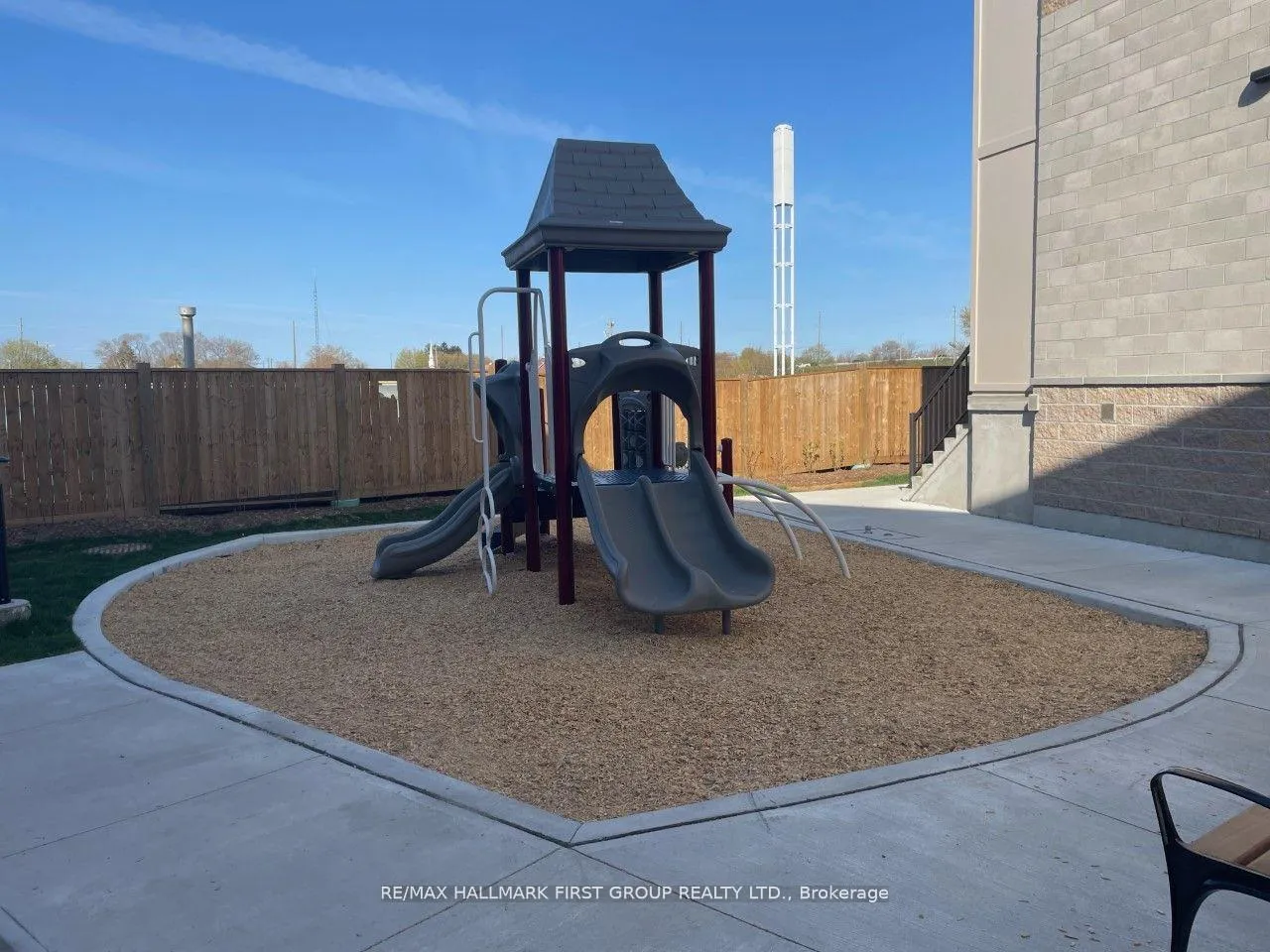Photo 15 of 470 Beresford Path, Oshawa, Central — HOMEH