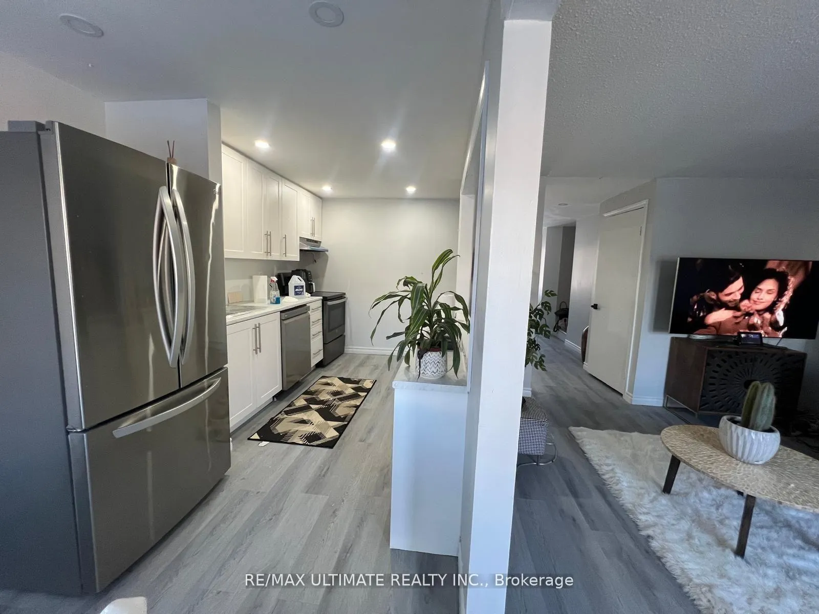 Photo 6 of 102 Mowat Crescent, Barrie, Letitia Heights — HOMEH