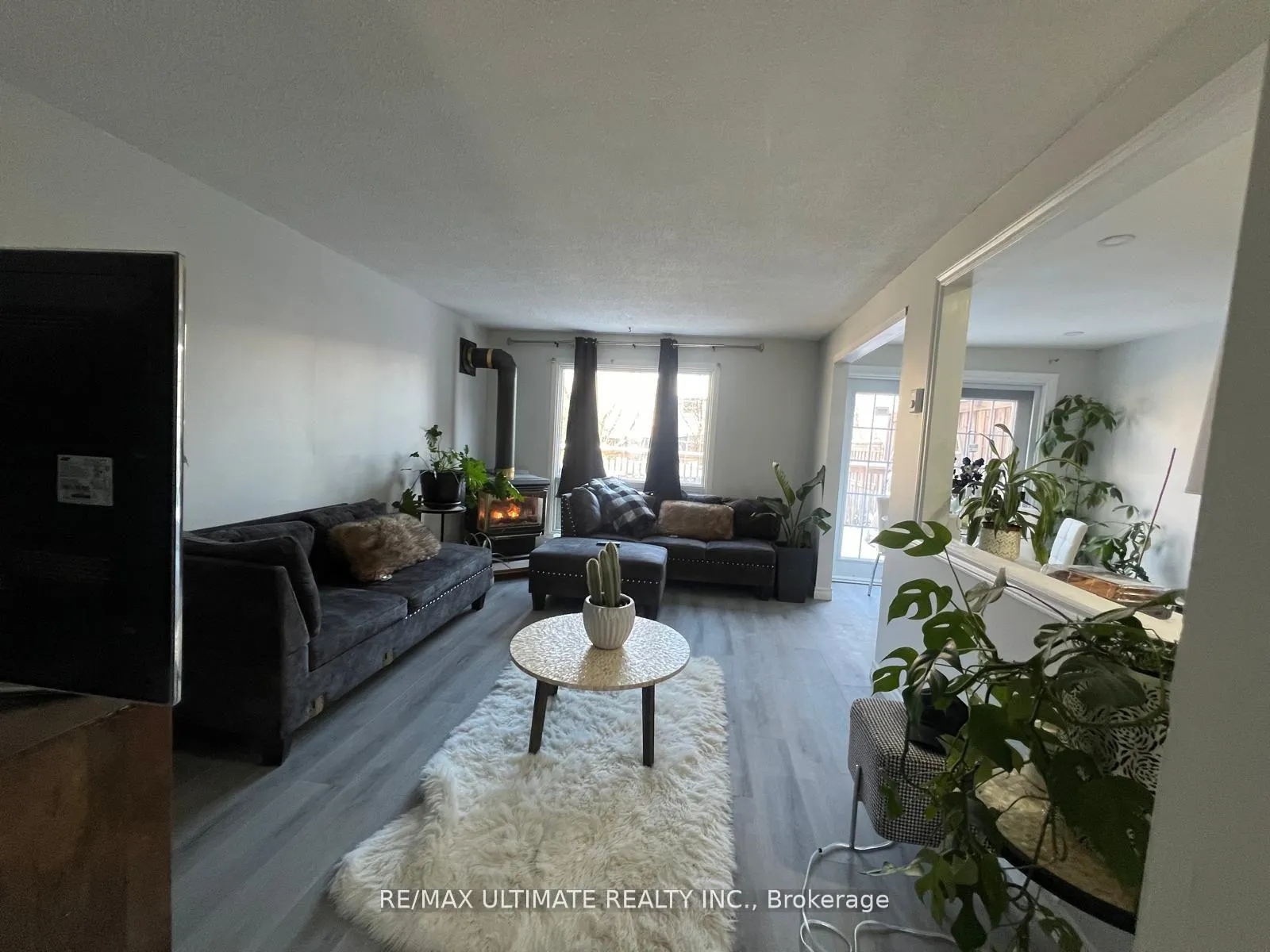 Photo 9 of 102 Mowat Crescent, Barrie, Letitia Heights — HOMEH