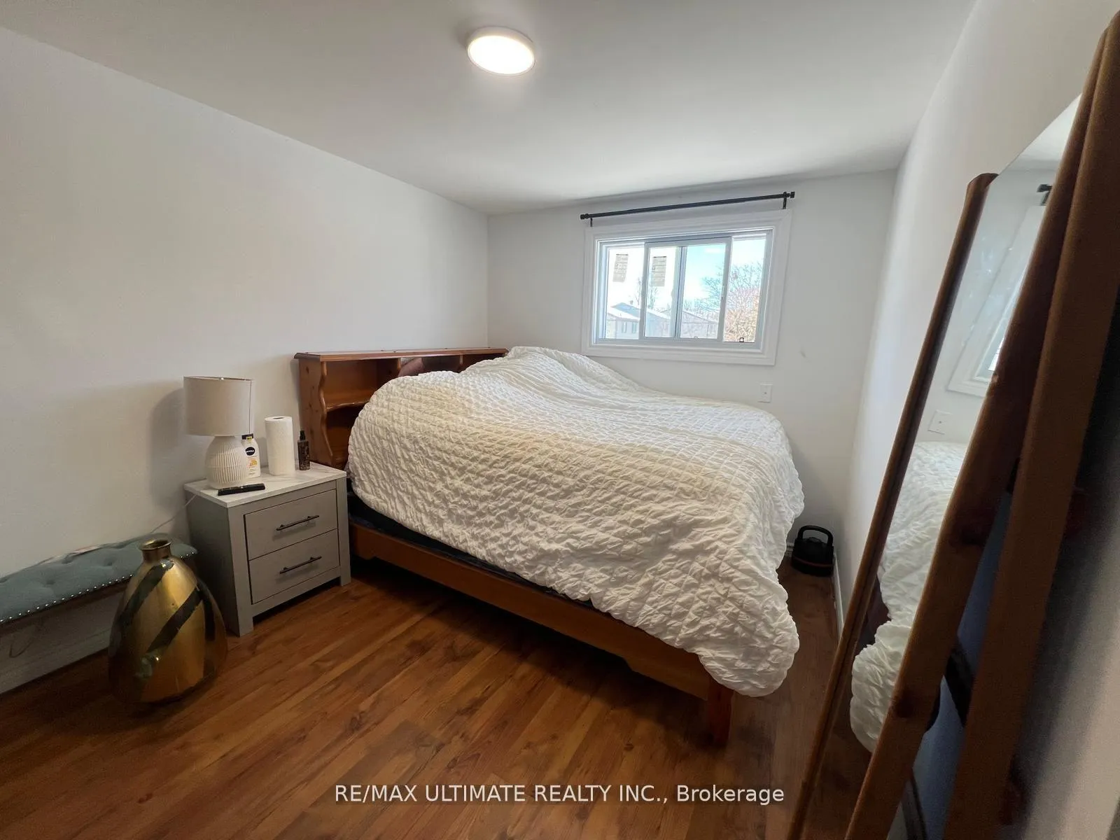 Photo 11 of 102 Mowat Crescent, Barrie, Letitia Heights — HOMEH