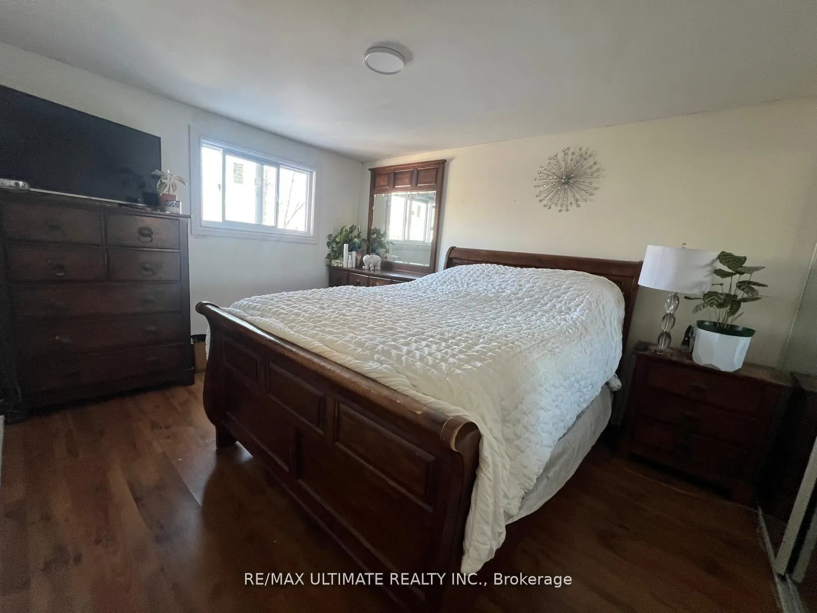 Photo 12 of 102 Mowat Crescent, Barrie, Letitia Heights — HOMEH