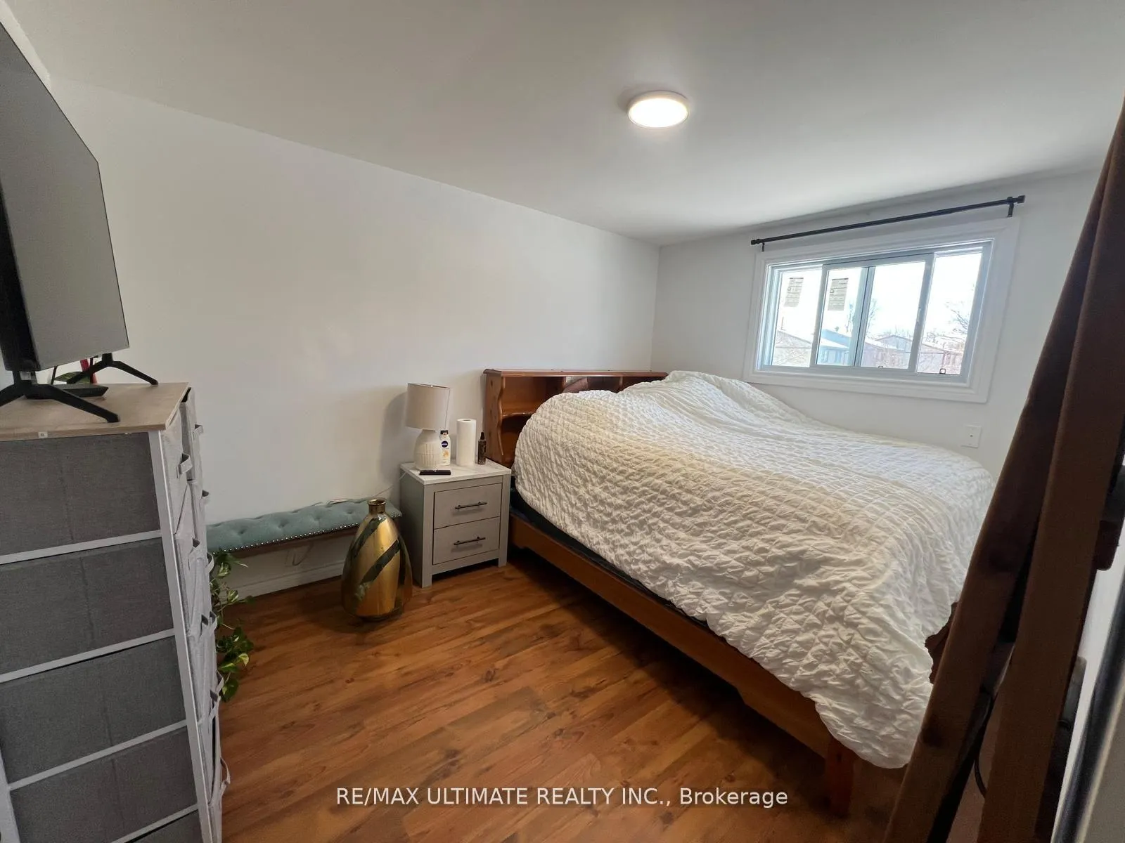 Photo 13 of 102 Mowat Crescent, Barrie, Letitia Heights — HOMEH