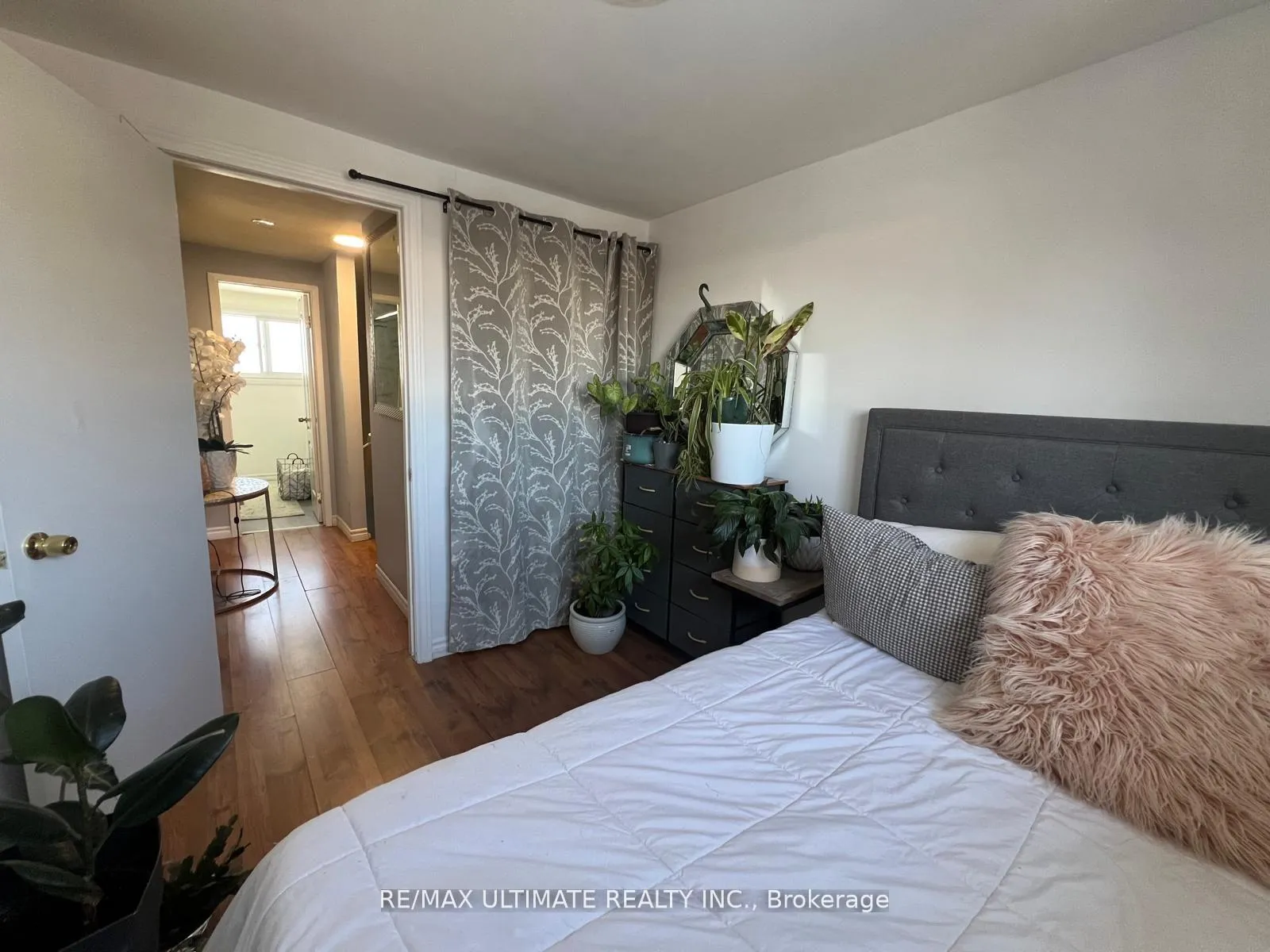 Photo 16 of 102 Mowat Crescent, Barrie, Letitia Heights — HOMEH