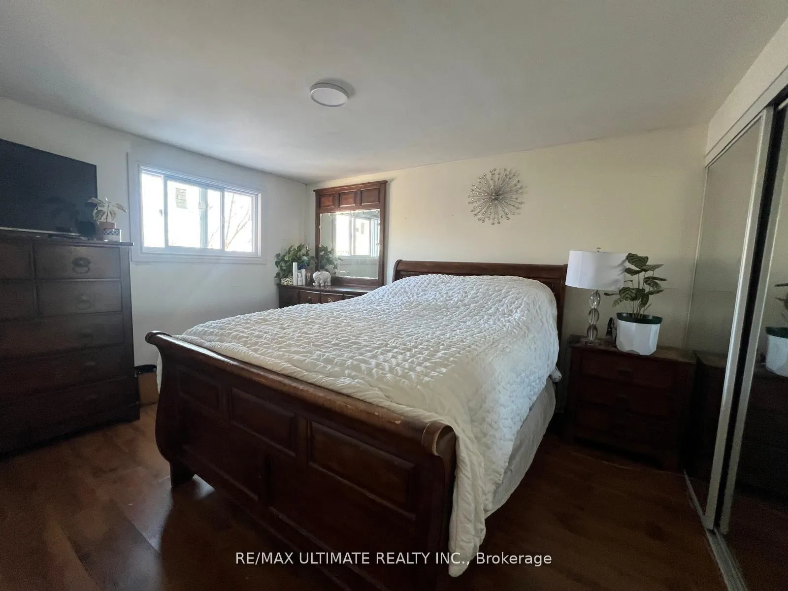 Photo 18 of 102 Mowat Crescent, Barrie, Letitia Heights — HOMEH