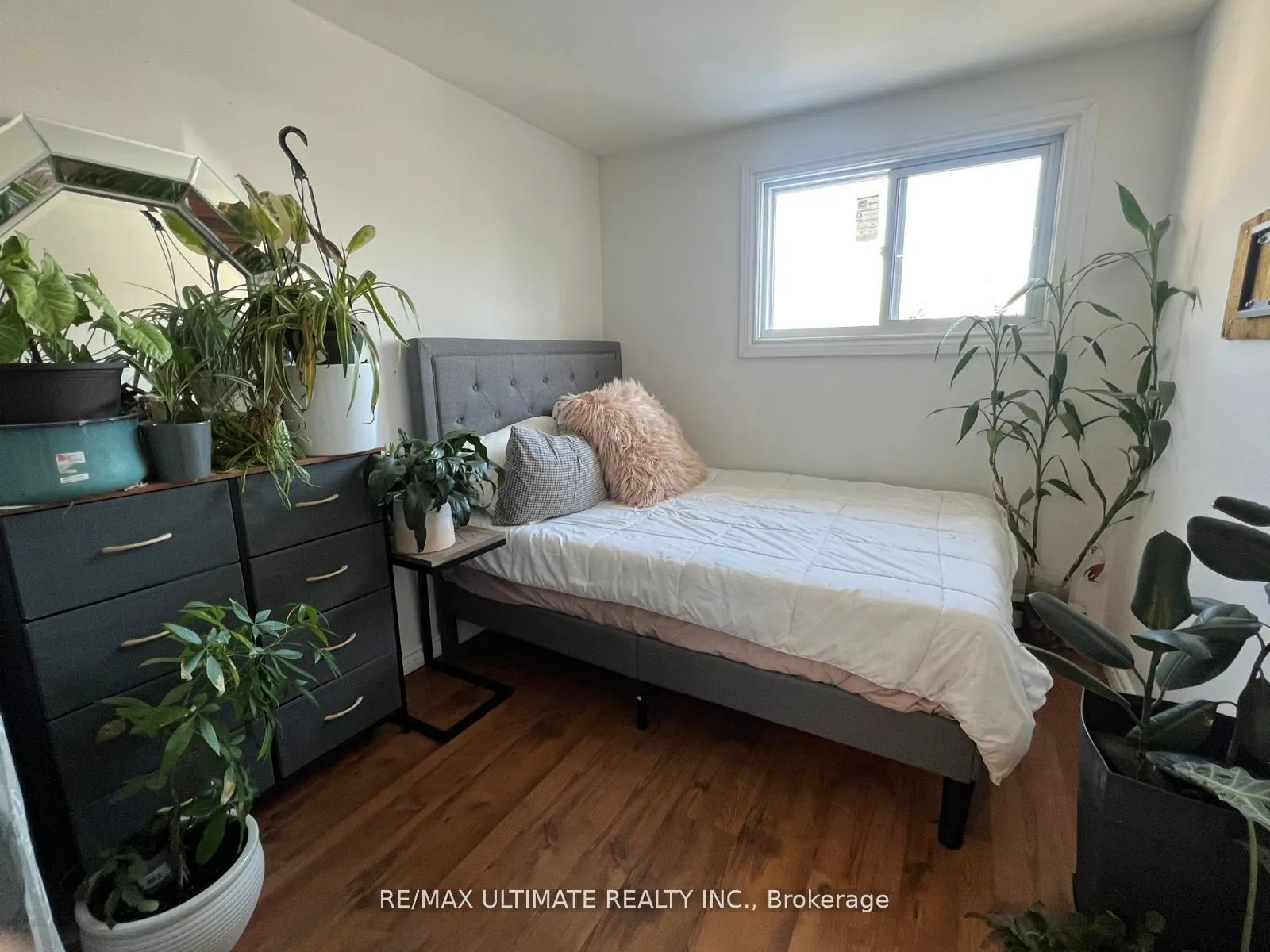 Photo 19 of 102 Mowat Crescent, Barrie, Letitia Heights — HOMEH