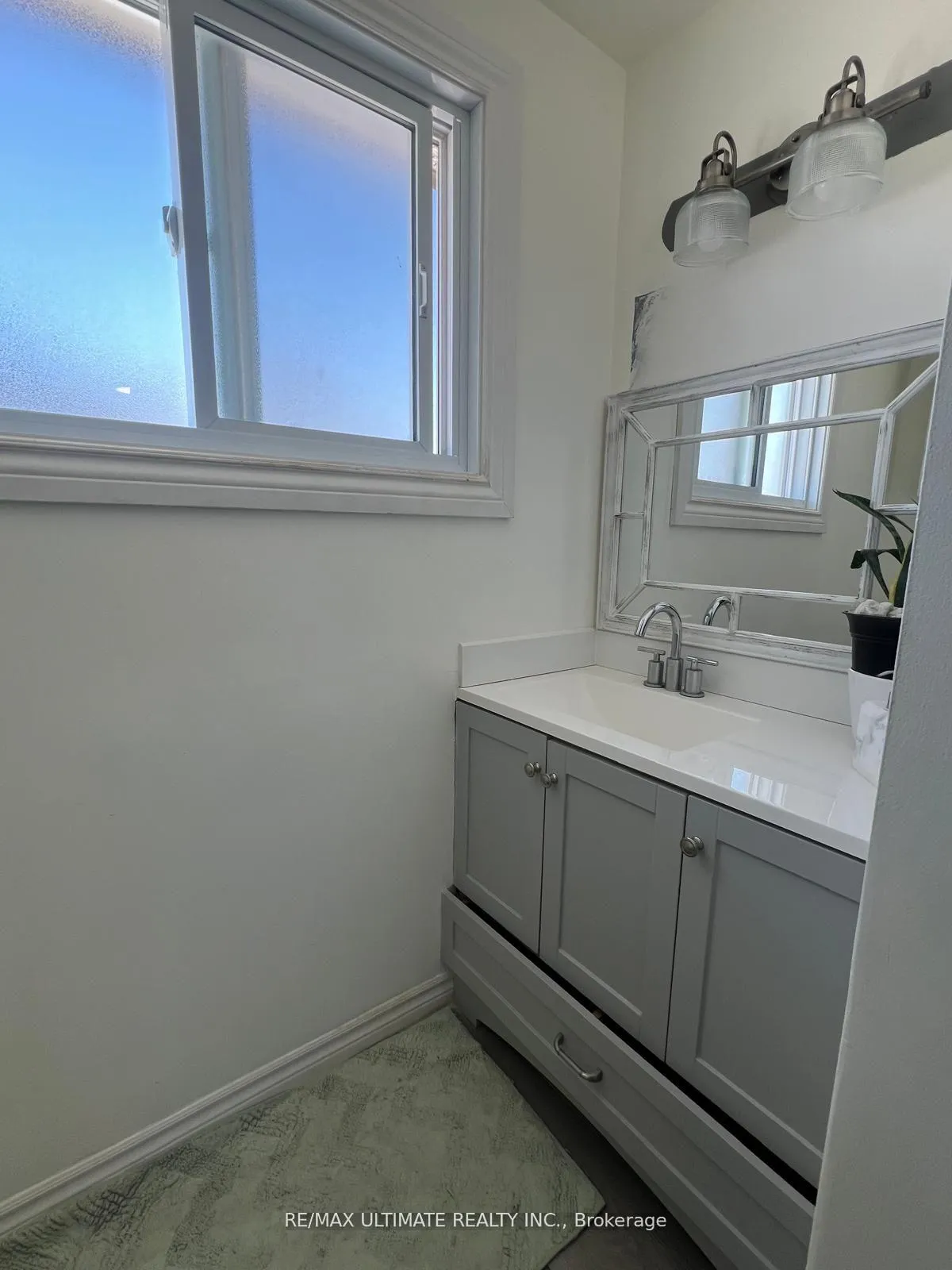 Photo 20 of 102 Mowat Crescent, Barrie, Letitia Heights — HOMEH