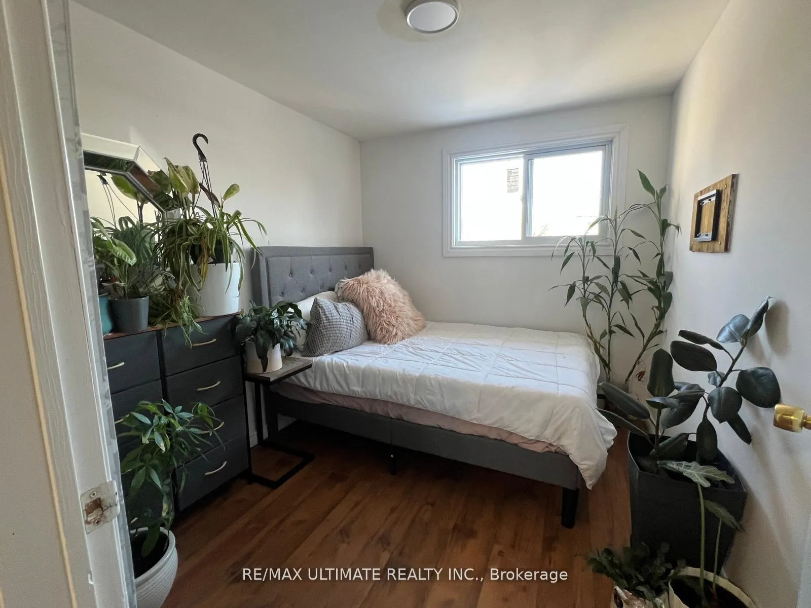 Photo 21 of 102 Mowat Crescent, Barrie, Letitia Heights — HOMEH