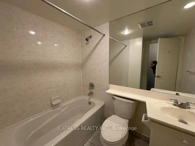 Photo 7 of Unit 1022, 168 Simcoe Street, Toronto, Bay Street Corridor — HOMEH