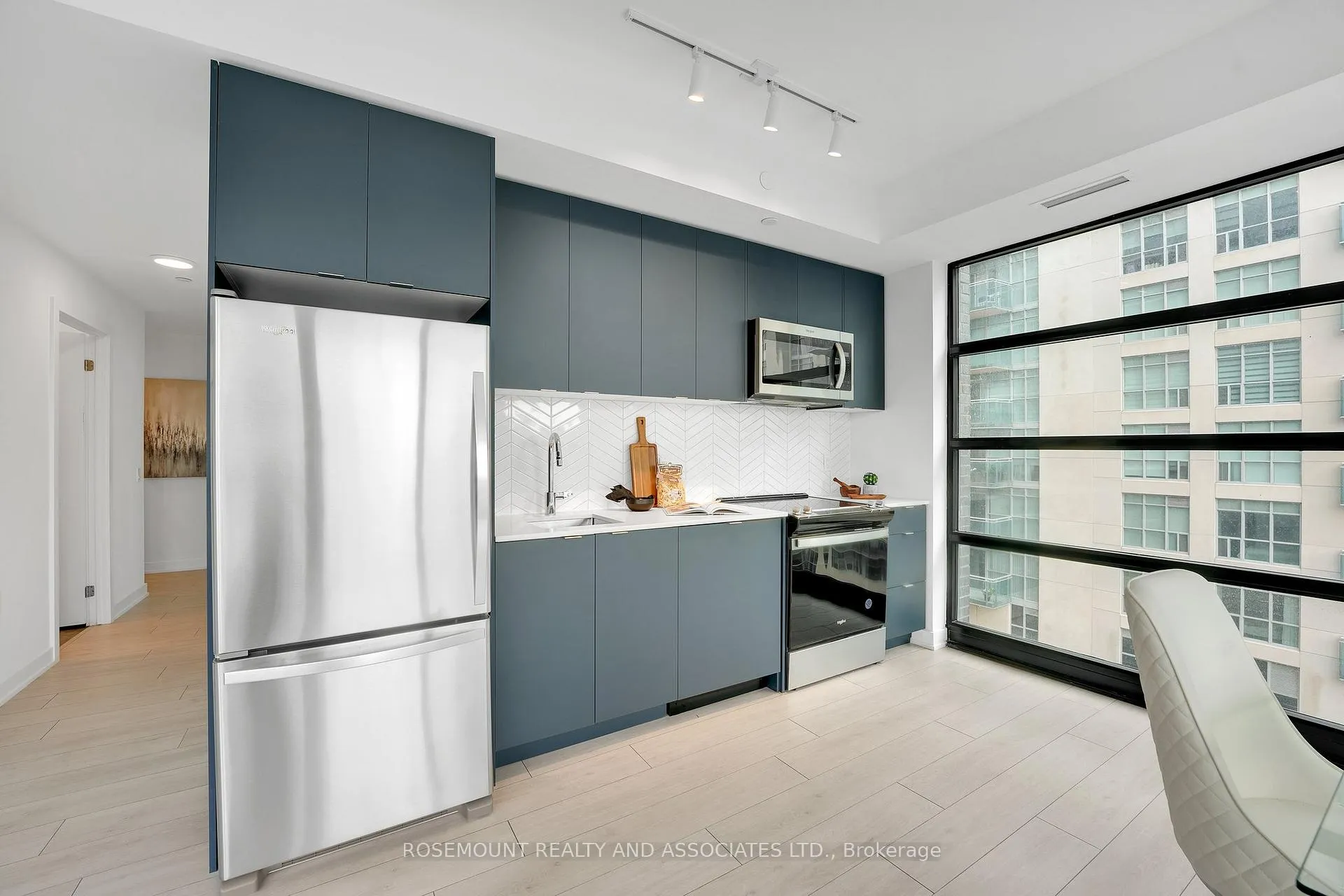 Photo 8 of Unit 402, 1606 Charles Street, Whitby, Port Whitby — HOMEH