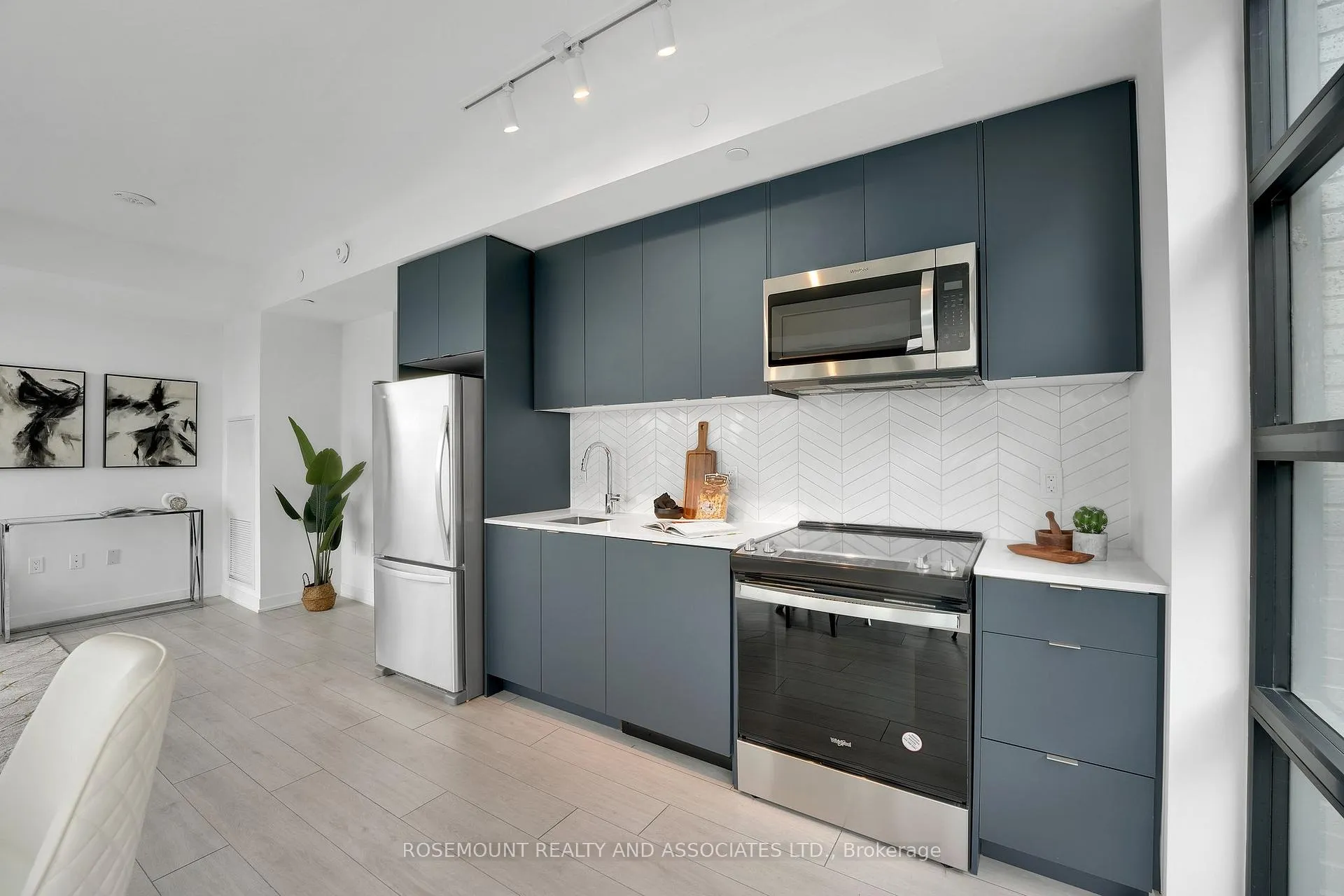 Photo 11 of Unit 402, 1606 Charles Street, Whitby, Port Whitby — HOMEH