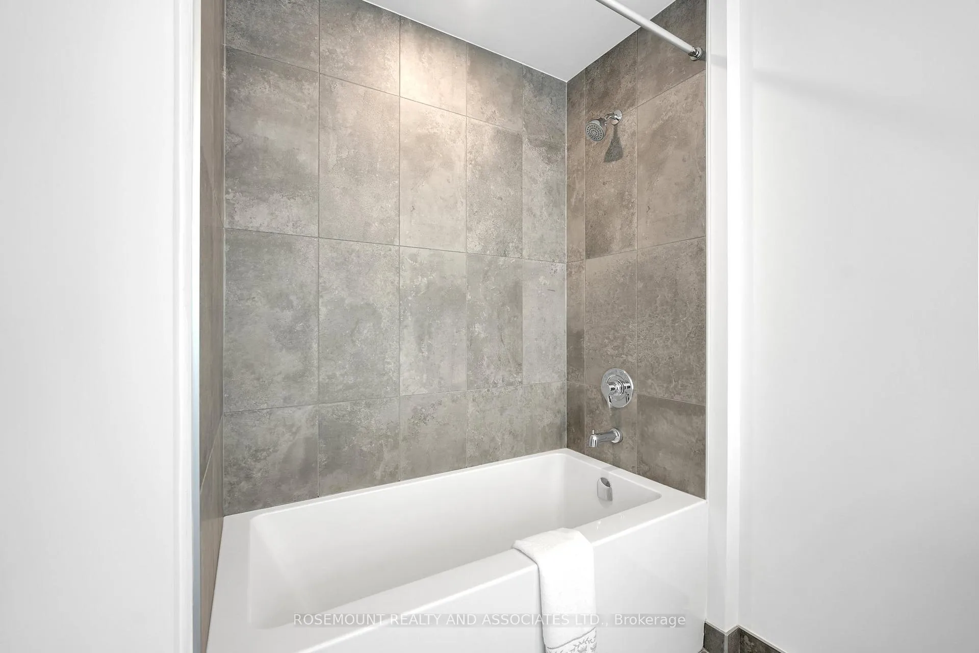 Photo 27 of Unit 402, 1606 Charles Street, Whitby, Port Whitby — HOMEH