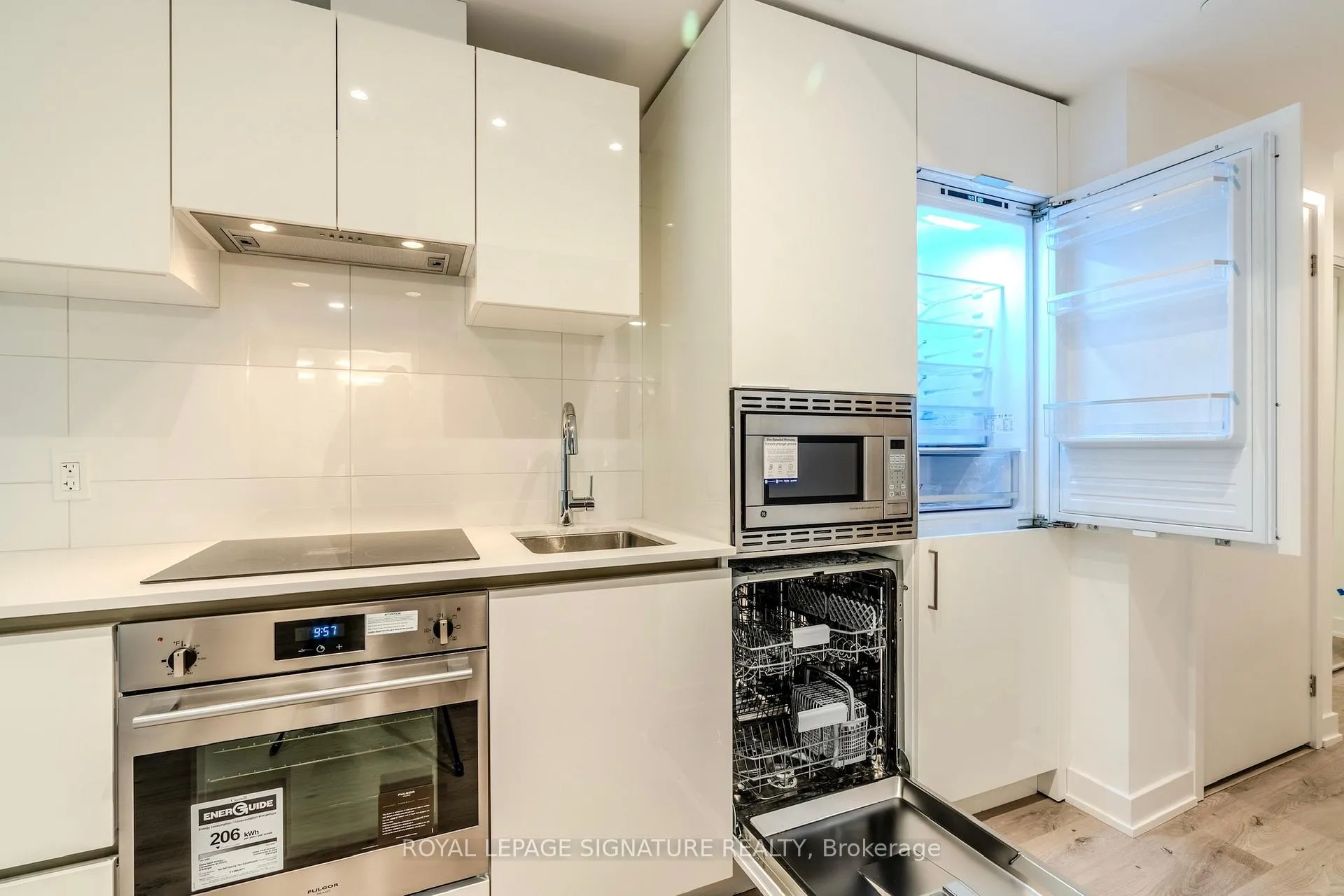 Photo 5 of Unit 1532, 234 Simcoe Street, Toronto, Kensington-Chinatown — HOMEH