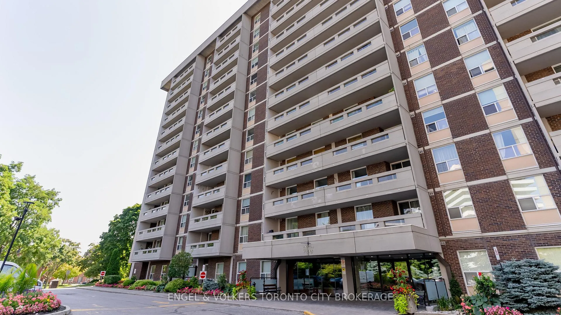 Front of Unit 1110, 50 Inverlochy Boulevard