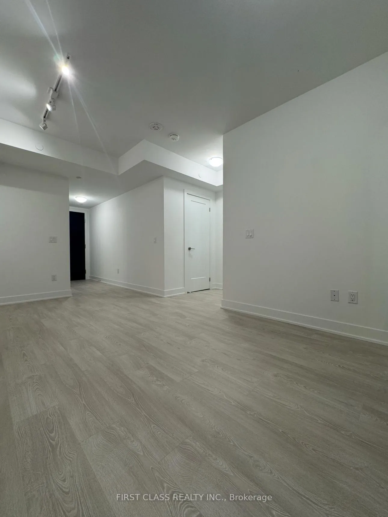 Photo 3 of Unit 603, 2545 Simcoe Street N, Oshawa, Windfields — HOMEH