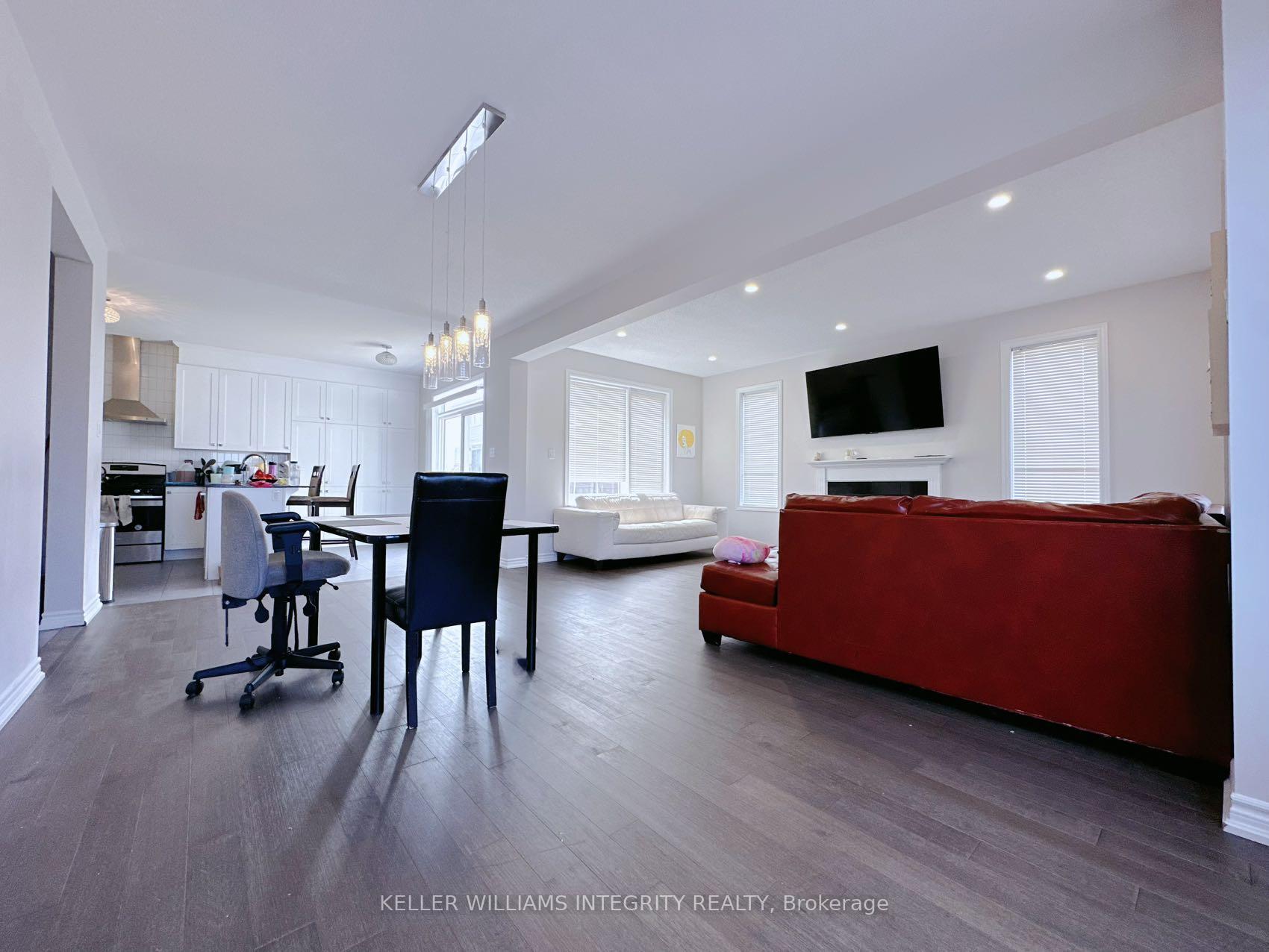 Photo 3 of 200 Douglas Fir Street, Ottawa, Barrhaven - Heritage Park — HOMEH