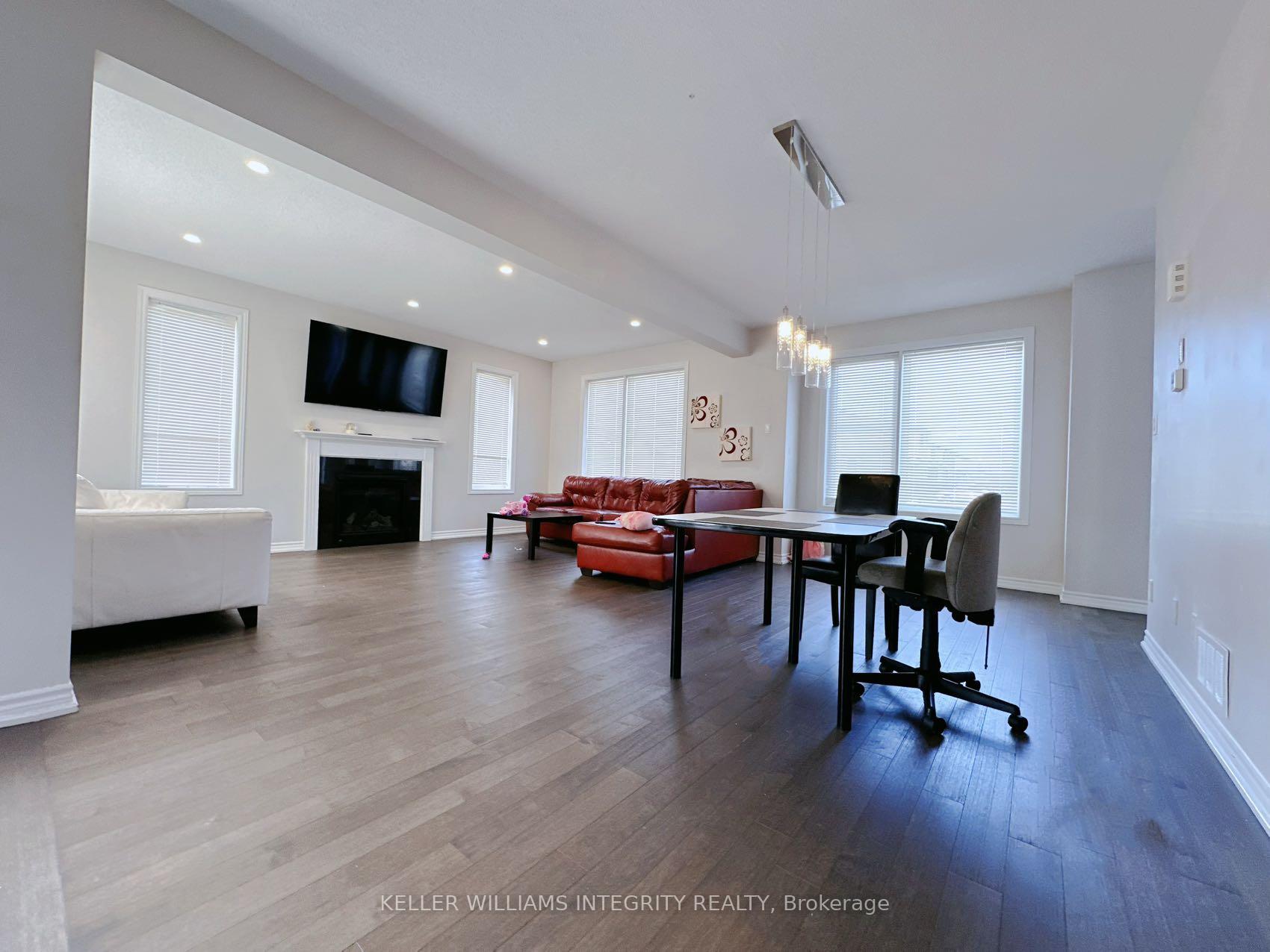 Photo 4 of 200 Douglas Fir Street, Ottawa, Barrhaven - Heritage Park — HOMEH