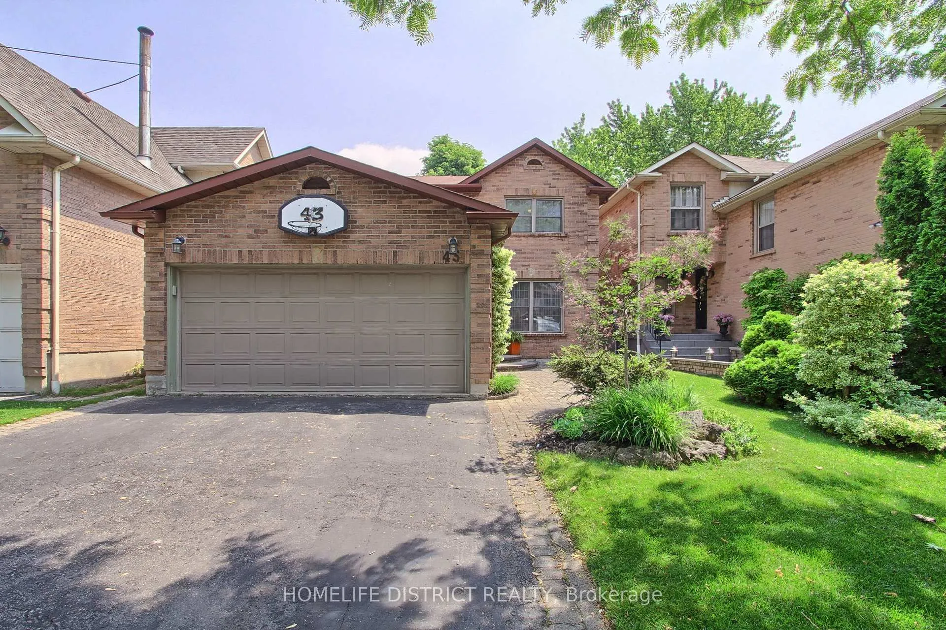 Photo 3 of 43 Daniels Crescent, Ajax, Central West — HOMEH
