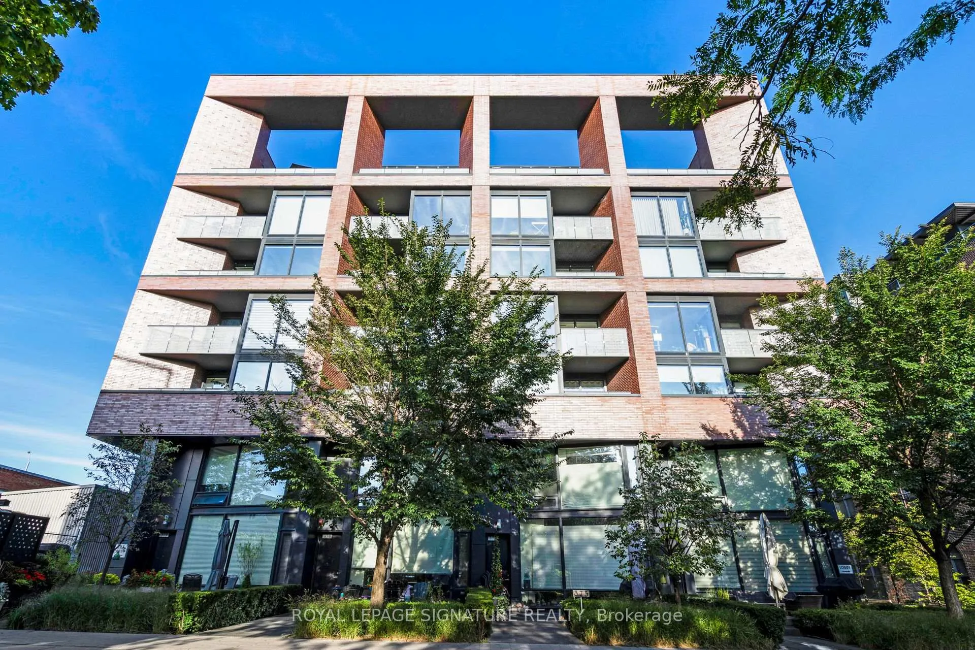 Front of Unit 805, 383 Sorauren Avenue