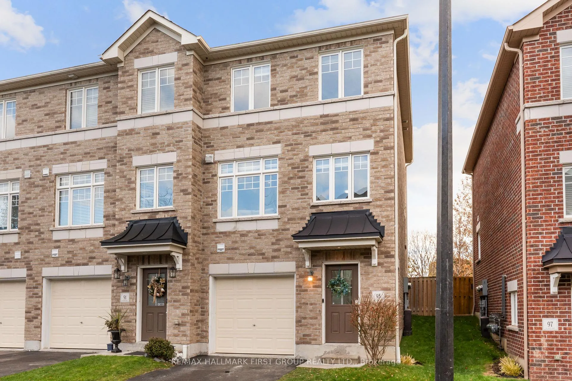 Photo 2 of 93 Markham Trail, Clarington, Bowmanville — HOMEH