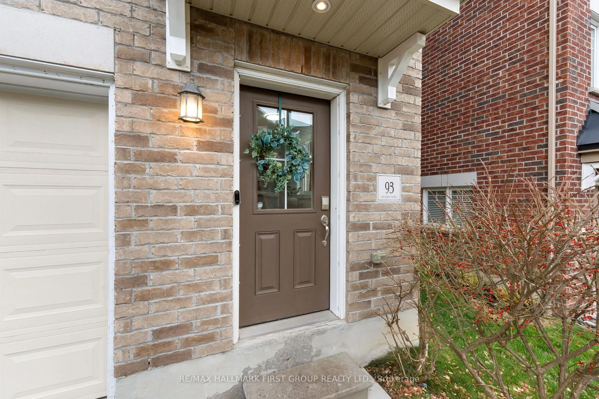 Photo 3 of 93 Markham Trail, Clarington, Bowmanville — HOMEH