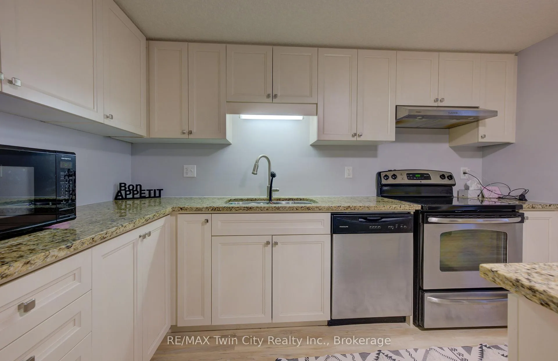 Photo 8 of Unit G, 1694 Fischer Hallman Road, Waterloo — HOMEH