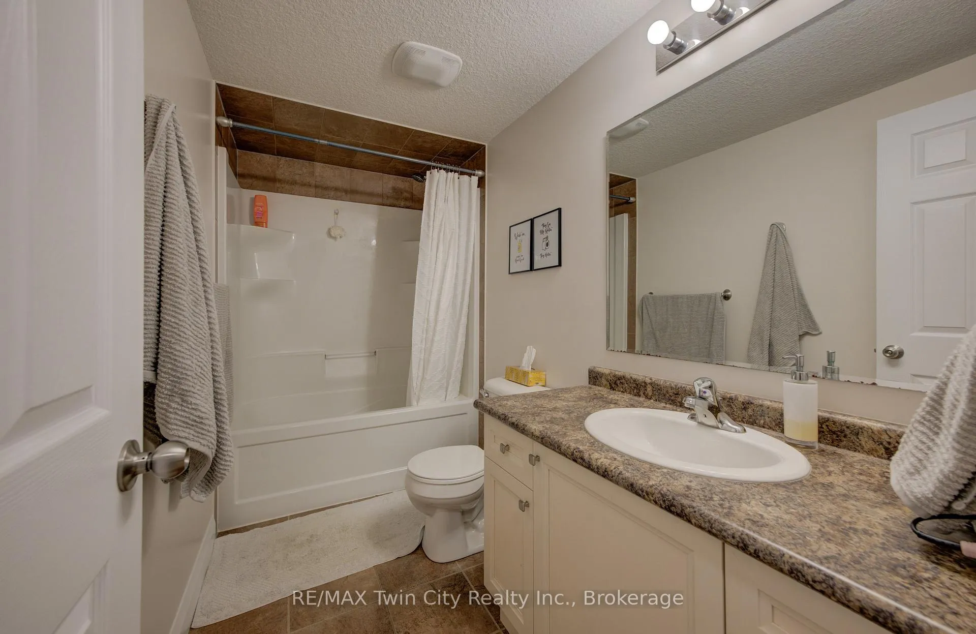 Photo 17 of Unit G, 1694 Fischer Hallman Road, Waterloo — HOMEH