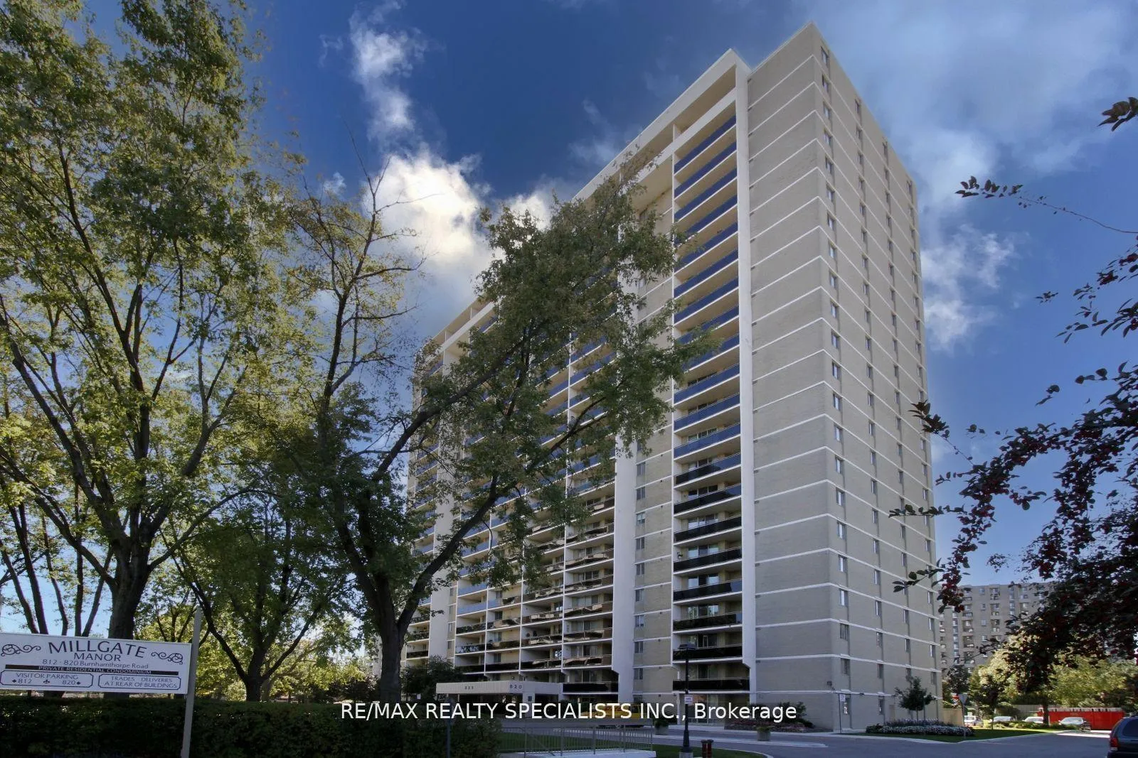 Front of Unit 803, 820 Burnhamthorpe Road