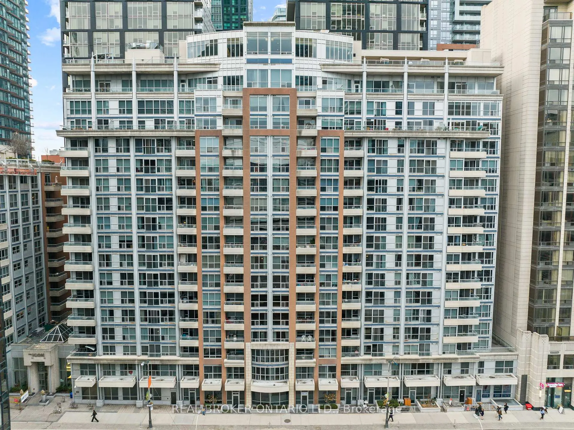 Front of Unit 1227, 250 Wellington Street