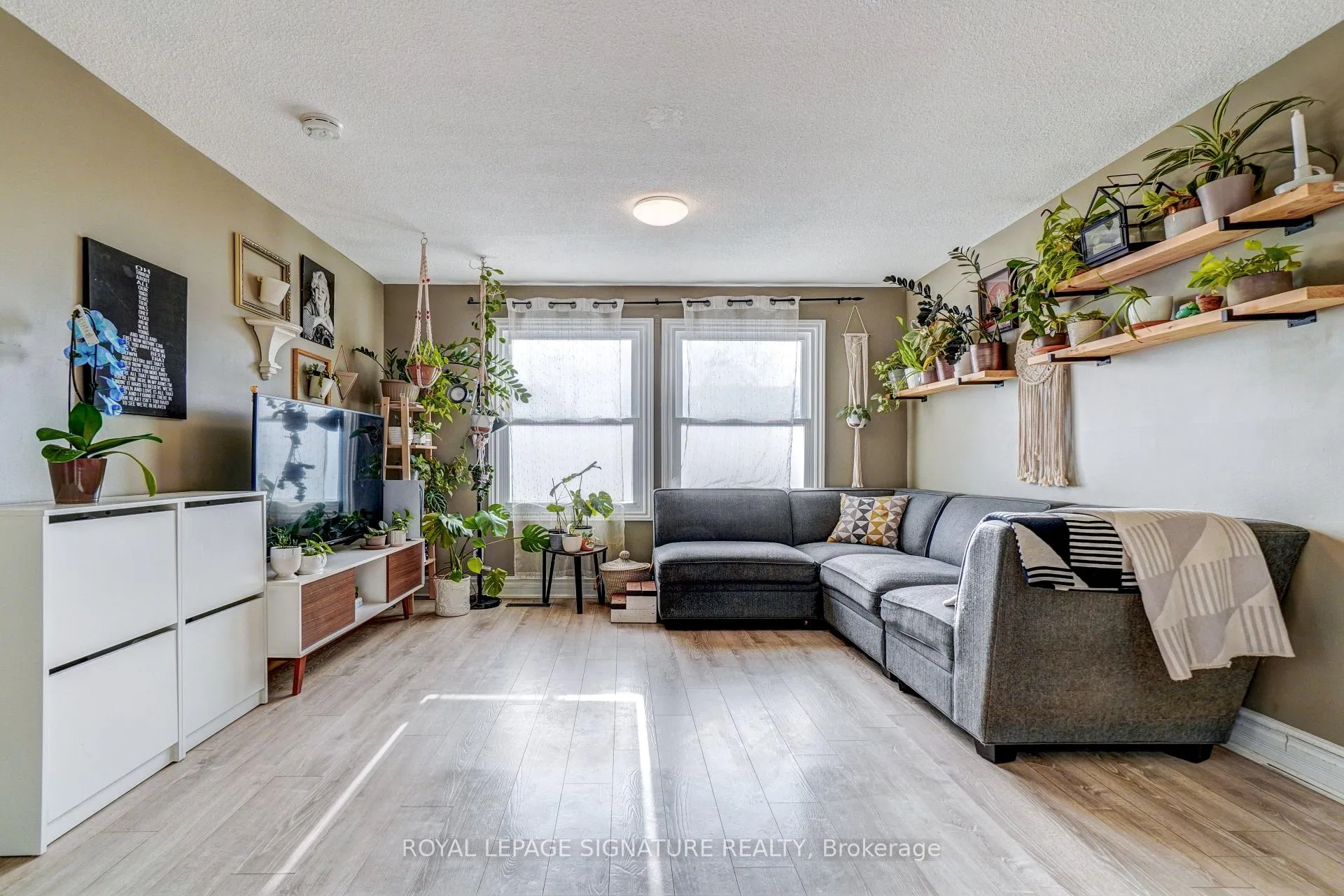 Photo 2 of 124 Ormond Drive, Oshawa, Samac — HOMEH