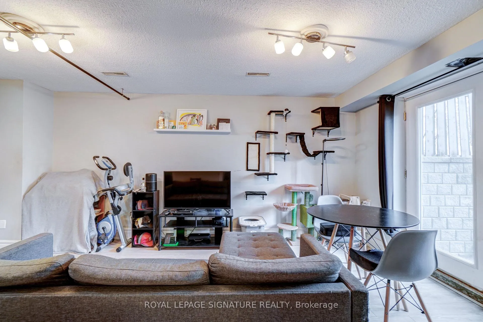 Photo 25 of 124 Ormond Drive, Oshawa, Samac — HOMEH
