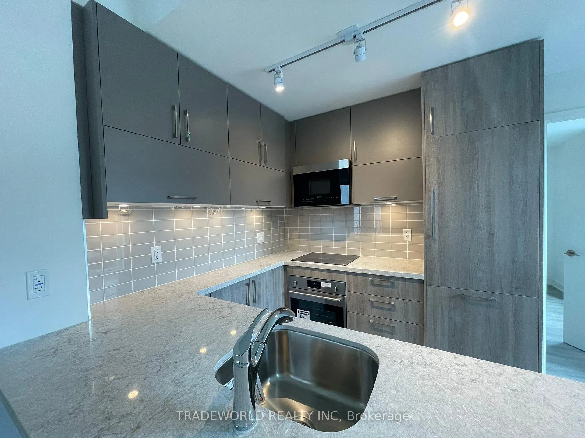 Photo 1 of Unit 708, 38 Simcoe Promenade, Markham, Unionville — HOMEH